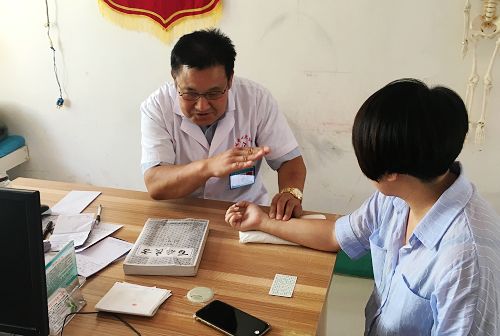 40载望闻问切无怨无悔——兰陵县长城中心卫生院潘广茂