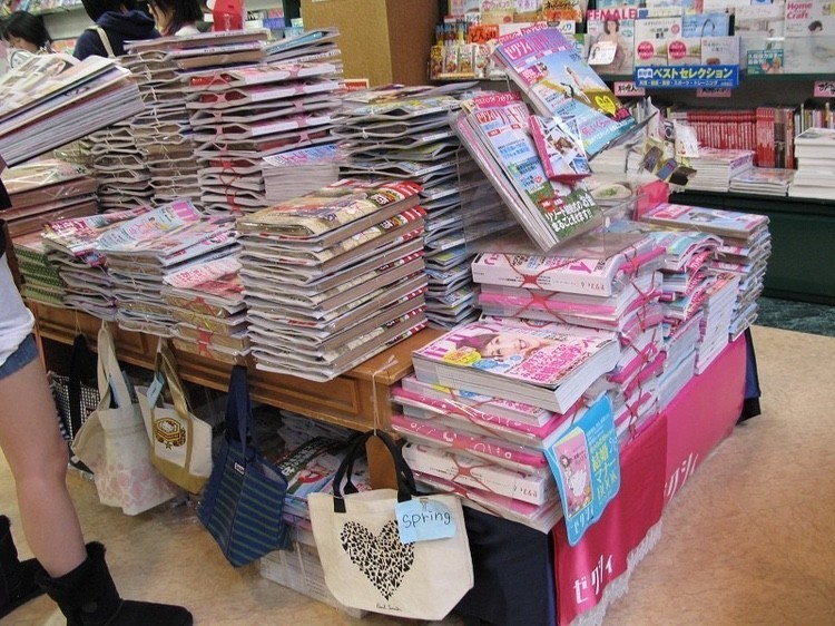 大牌单品免费奉送，为什么纸媒低靡日本杂志还这么阔气？