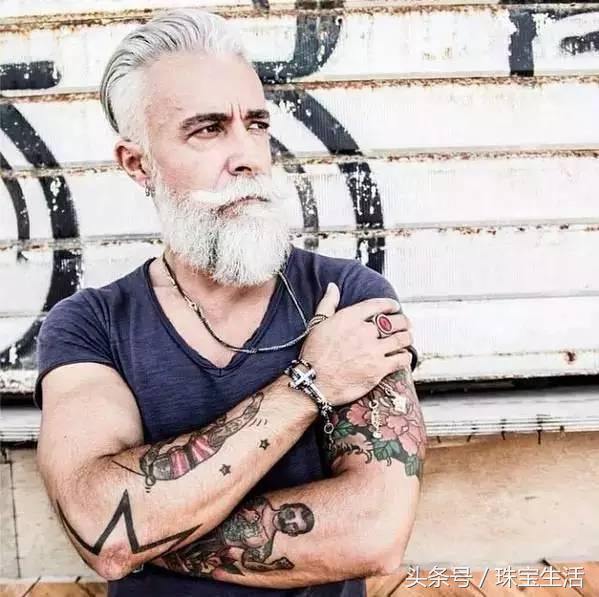 请不要用玻尿酸陪伴你年老的岁月，要用就用珠宝！