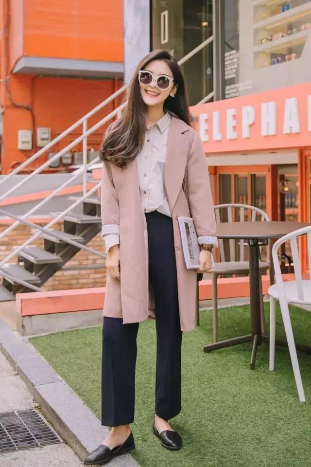 唐嫣粉色裙打扮甜度满分,唐嫣粉红色西装造型