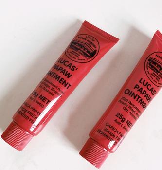 嘴唇起皮如何护唇,嘴唇干裂起皮没有唇膏解决方法