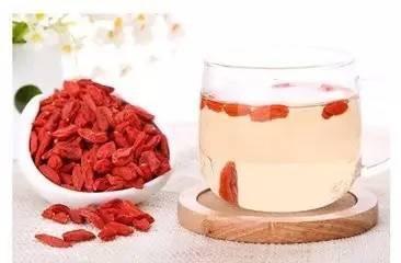 每天喝茶一个月能减多少斤 (3天只喝茶可以瘦多少斤)