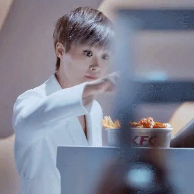 时尚宠儿李宇春和杨幂,李宇春受时尚品牌青睐