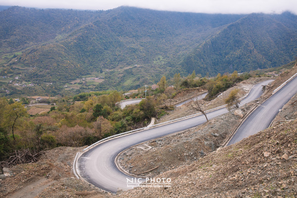 达瓦更扎与牛背山,达瓦更扎和牛背山有啥区别