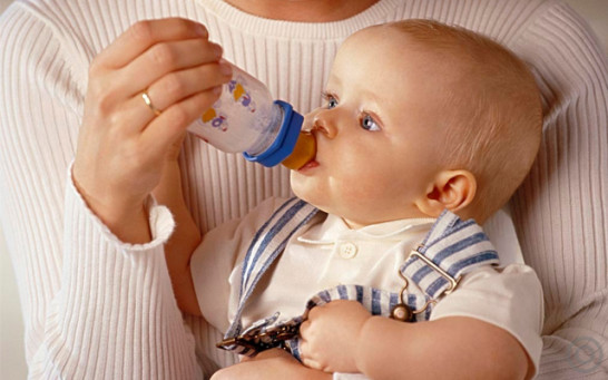 断奶期间妈妈奶涨得痛怎么办,断奶吸奶器吸空