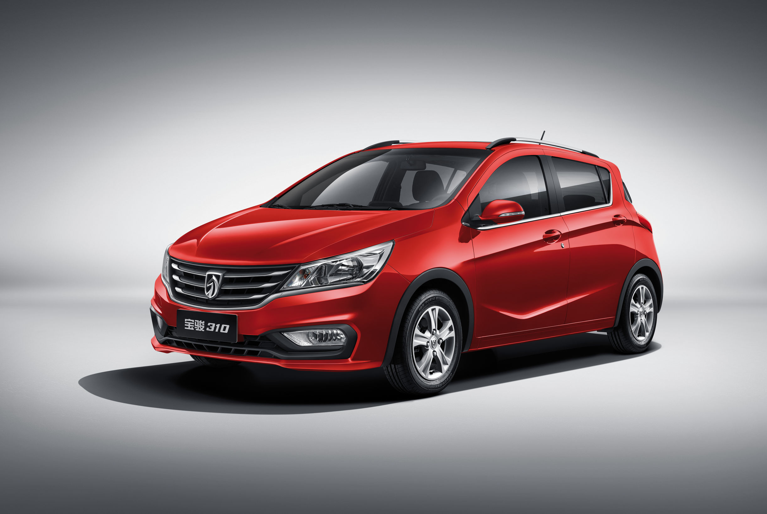 宝骏310高配不带天窗的,宝骏310和五菱宏光发动机一样吗