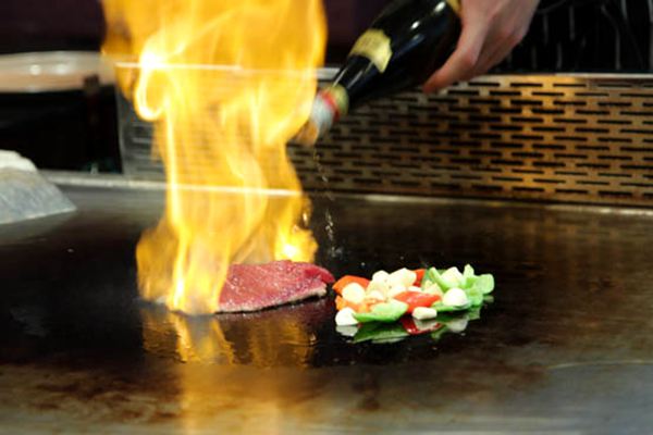 铁板烧的烹饪文化起源,铁板烧是中国发明吗