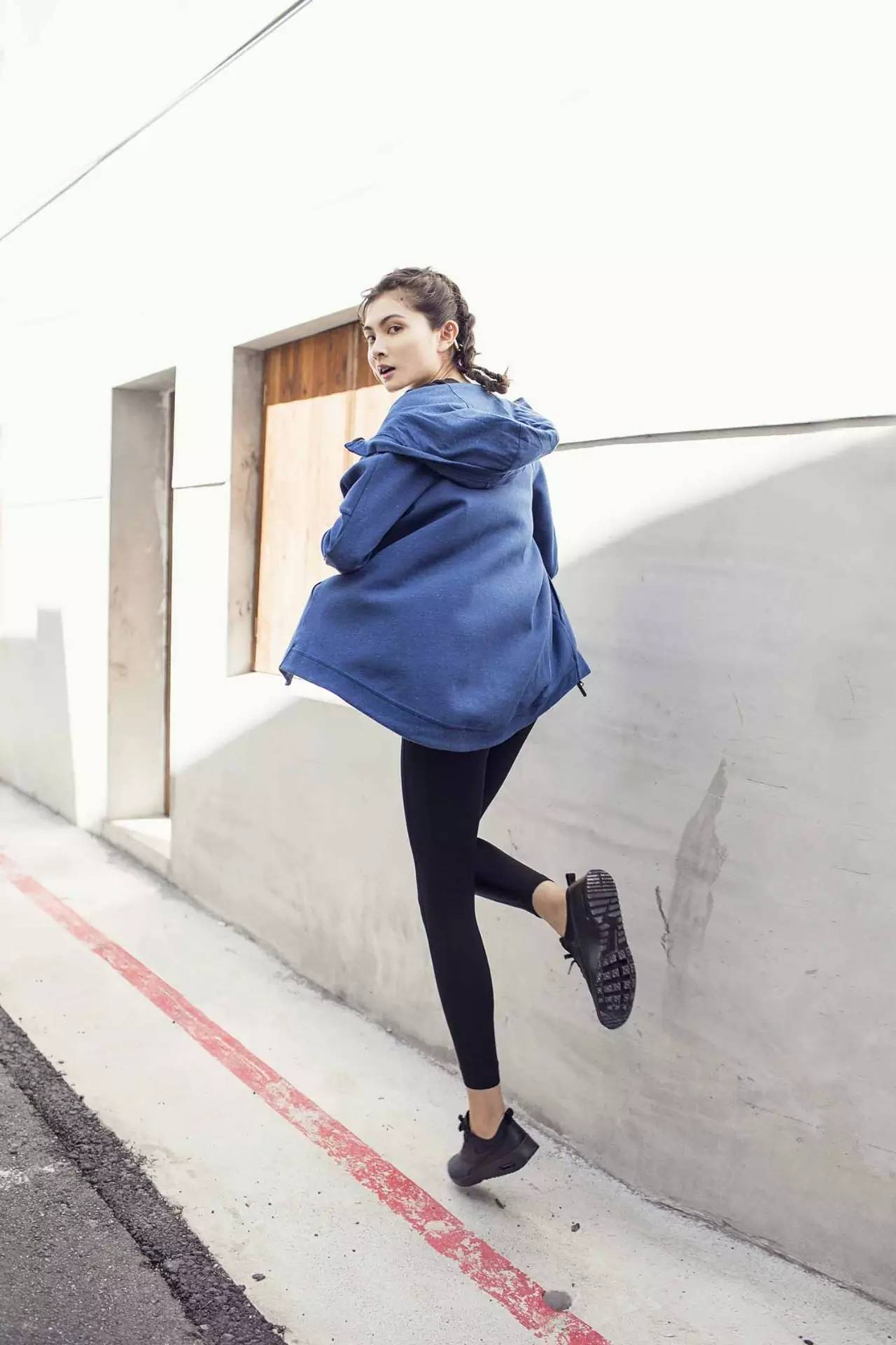 台妹演绎NikeSportswearTechPack型录