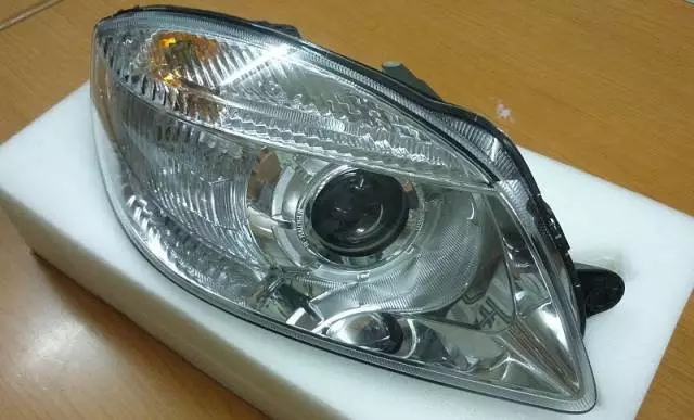 什么你不知道,车灯型号在哪里看