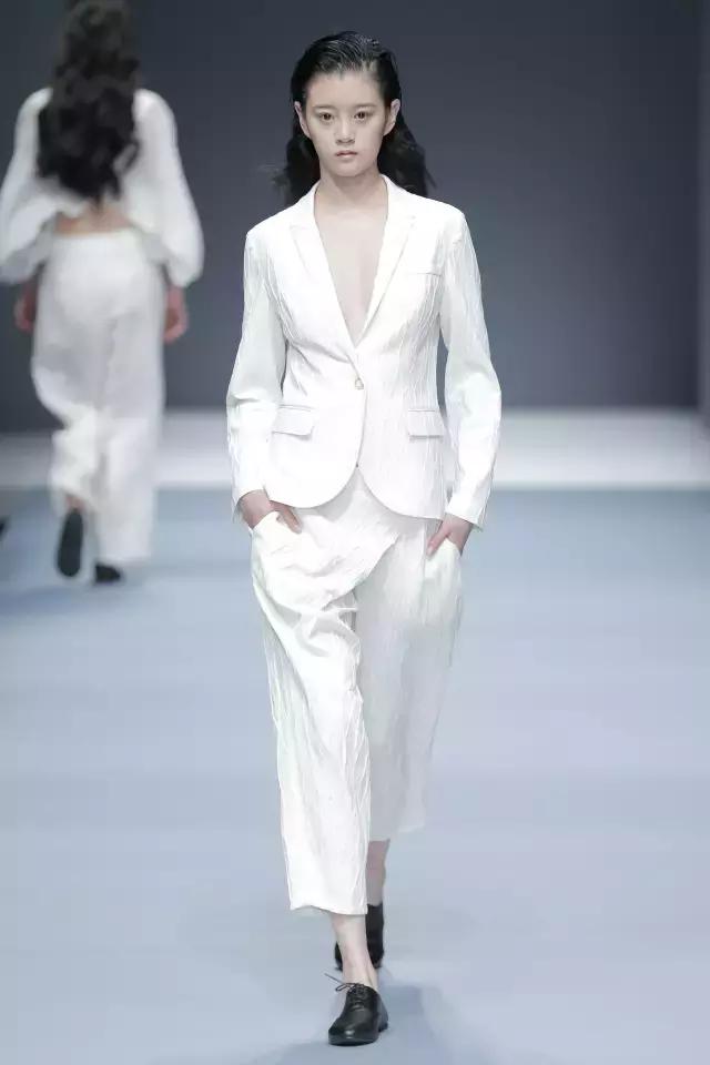 杨幂同款回力2022橙色板鞋,回力鞋子45元