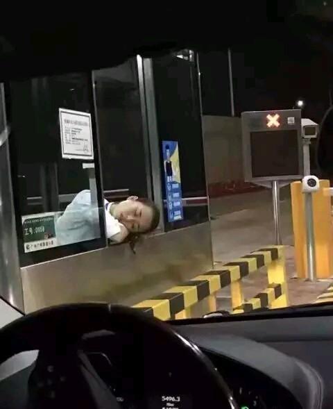 收费站不收现金后续怎么处理的,过高速检查站没带身份证怎么办