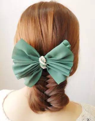 清新淑女半扎编发中分,时尚编发扎法简单又好看