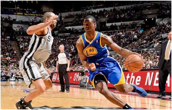 巴恩斯狂轰30分,巴恩斯拿下19分6板