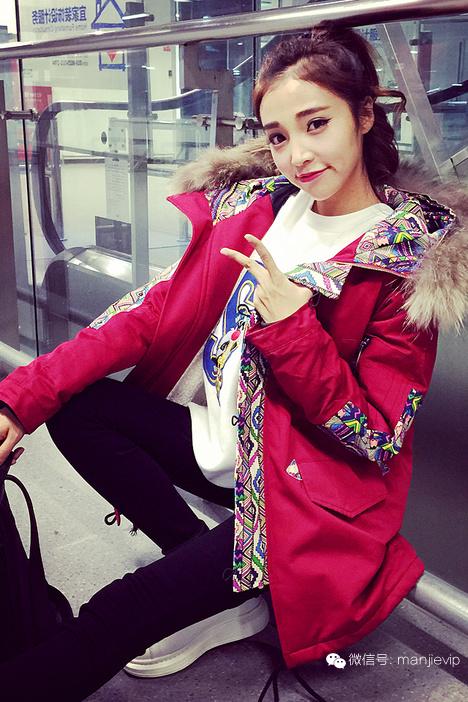 时尚棉衣设计感,棉衣这样搭配穿出冬天的随性洒脱