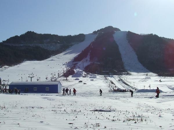 辽阳弓长岭水朝温泉,弓长岭水天一色温泉