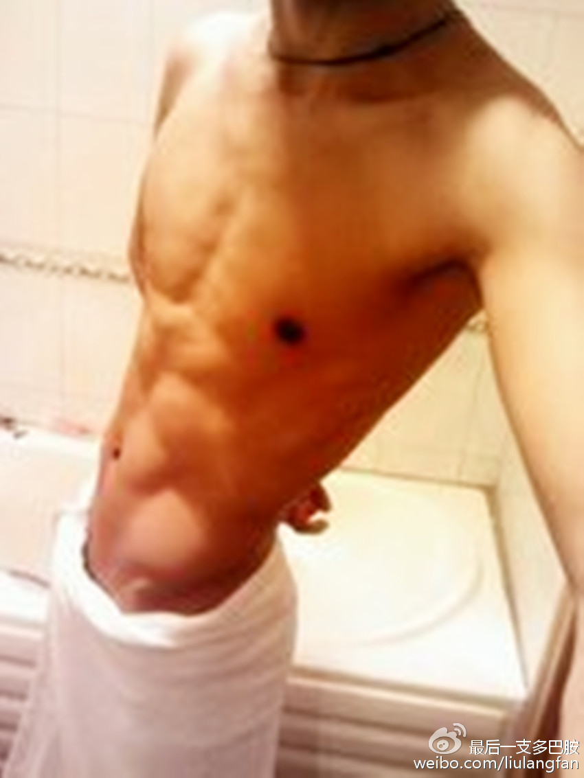 阑尾在哪个位置男左女右,阑尾的位置叫什么