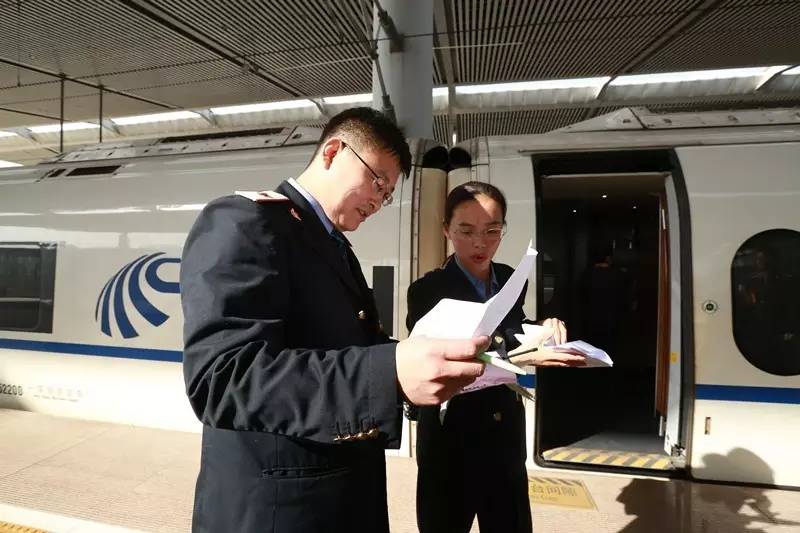 高铁助力2019双十一快递运输,顺丰高铁送快递