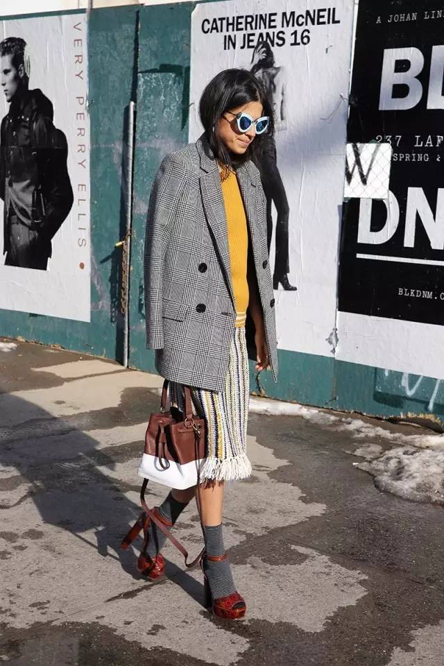 冬天穿的超厚袜子好搭配,冬天时尚袜子穿搭