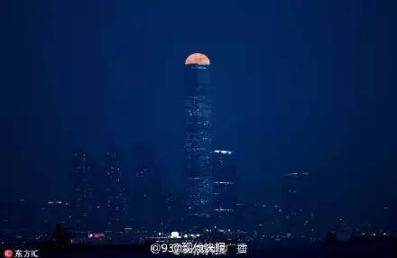 错过再等18年！昨晚的超级月亮太给力，穿透雾霾把梦照亮！