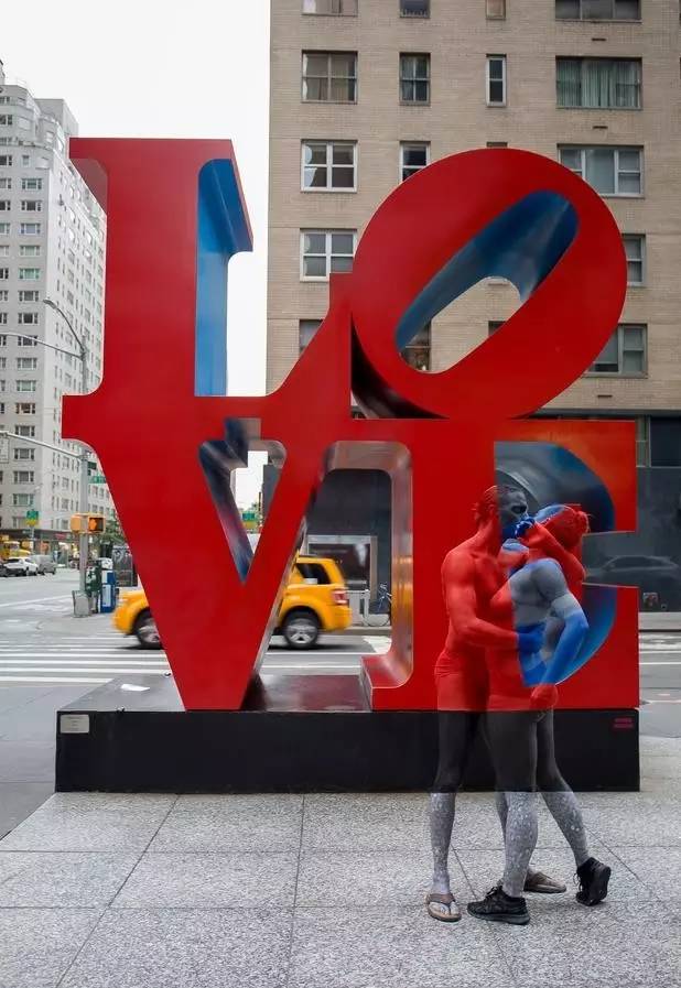 壹闻：地标里藏裸模彩绘艺术家创人体新玩法