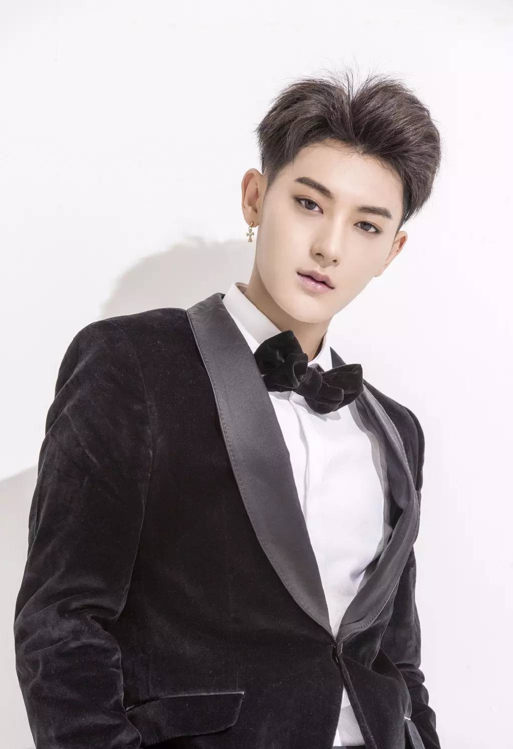 Jolin的蛋糕，杨幂的画，鹿晗的足球...万万没想到！明星们都是酱紫的跨界艺能王！