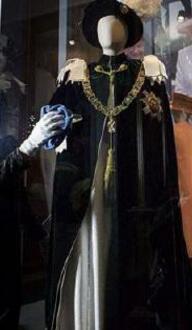 英国女王的衣橱,英国女王奢华礼服