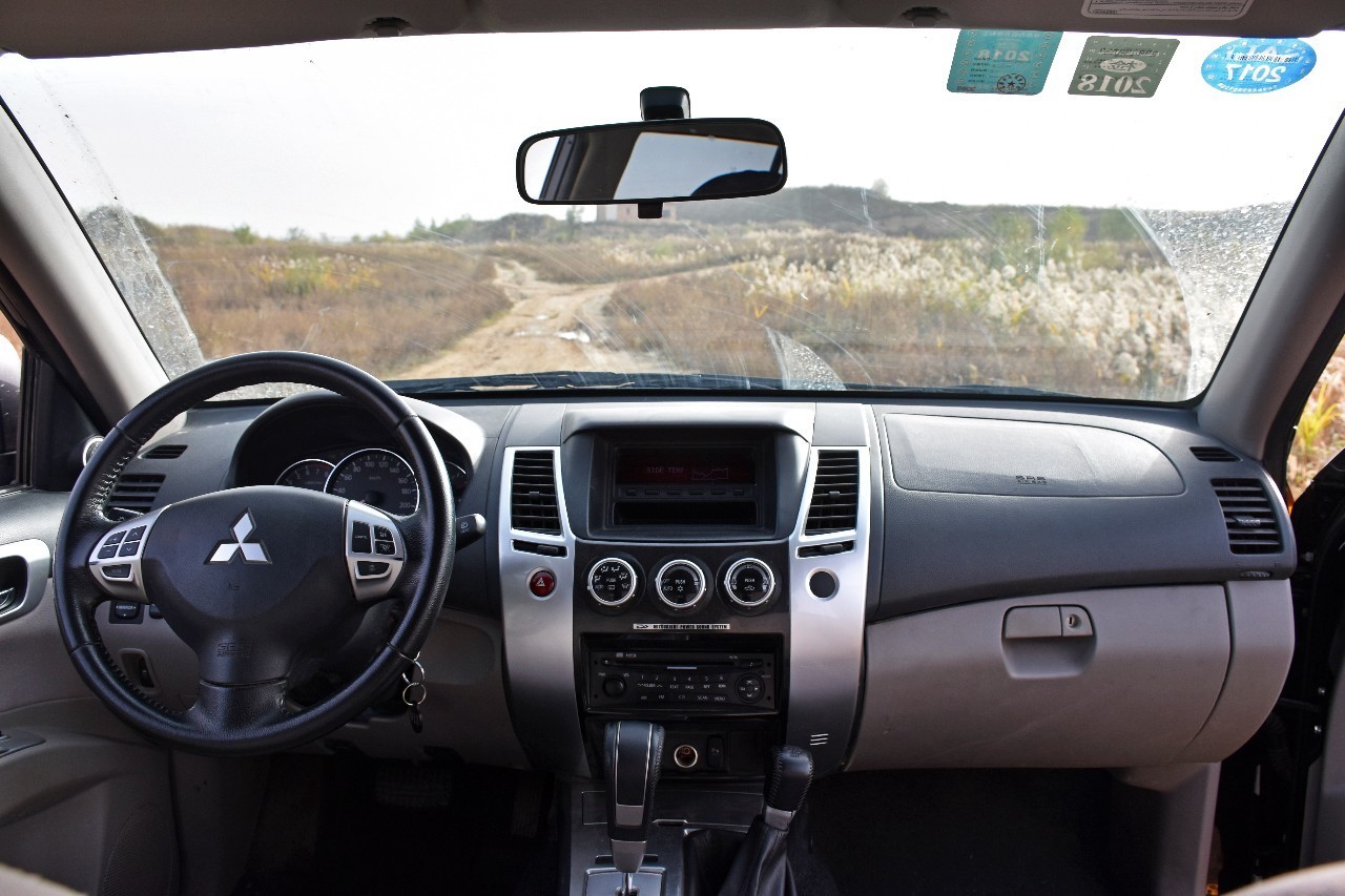 三菱帕杰罗劲畅at35特别版,沉浸式体验帕杰罗劲畅尊贵