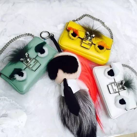 你一定想知道的真实故事,可以看看你每天背的包里有啥吗