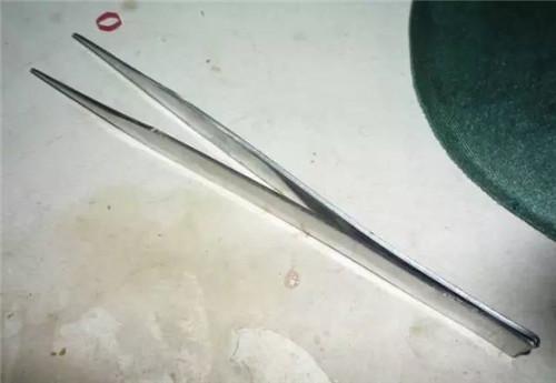 开锁时钥匙断了这样就能轻松取出,钥匙断里面了怎么开锁小窍门