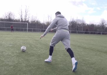 足球射门没有力量怎么办,足球射门力量