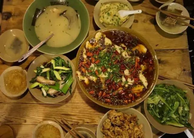 山城辣妹子有什么好吃的,走过山城