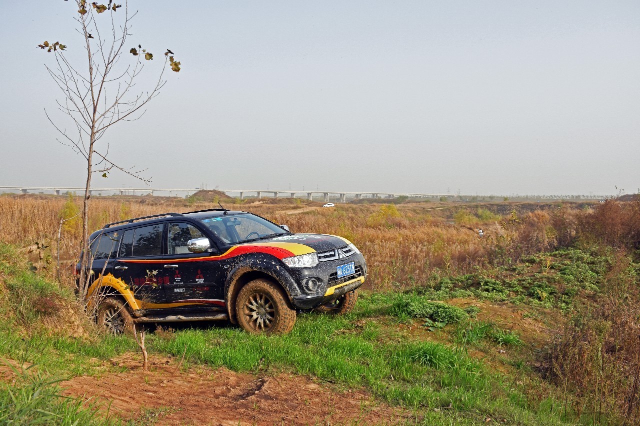 三菱帕杰罗劲畅at35特别版,沉浸式体验帕杰罗劲畅尊贵