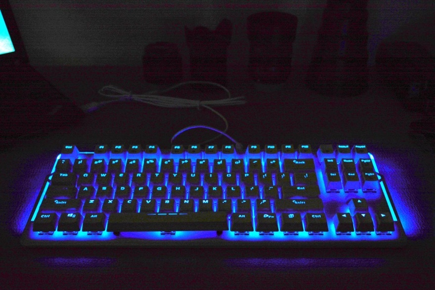 难得有个薄的机械键盘，颜值担当的达尔优EK815开箱