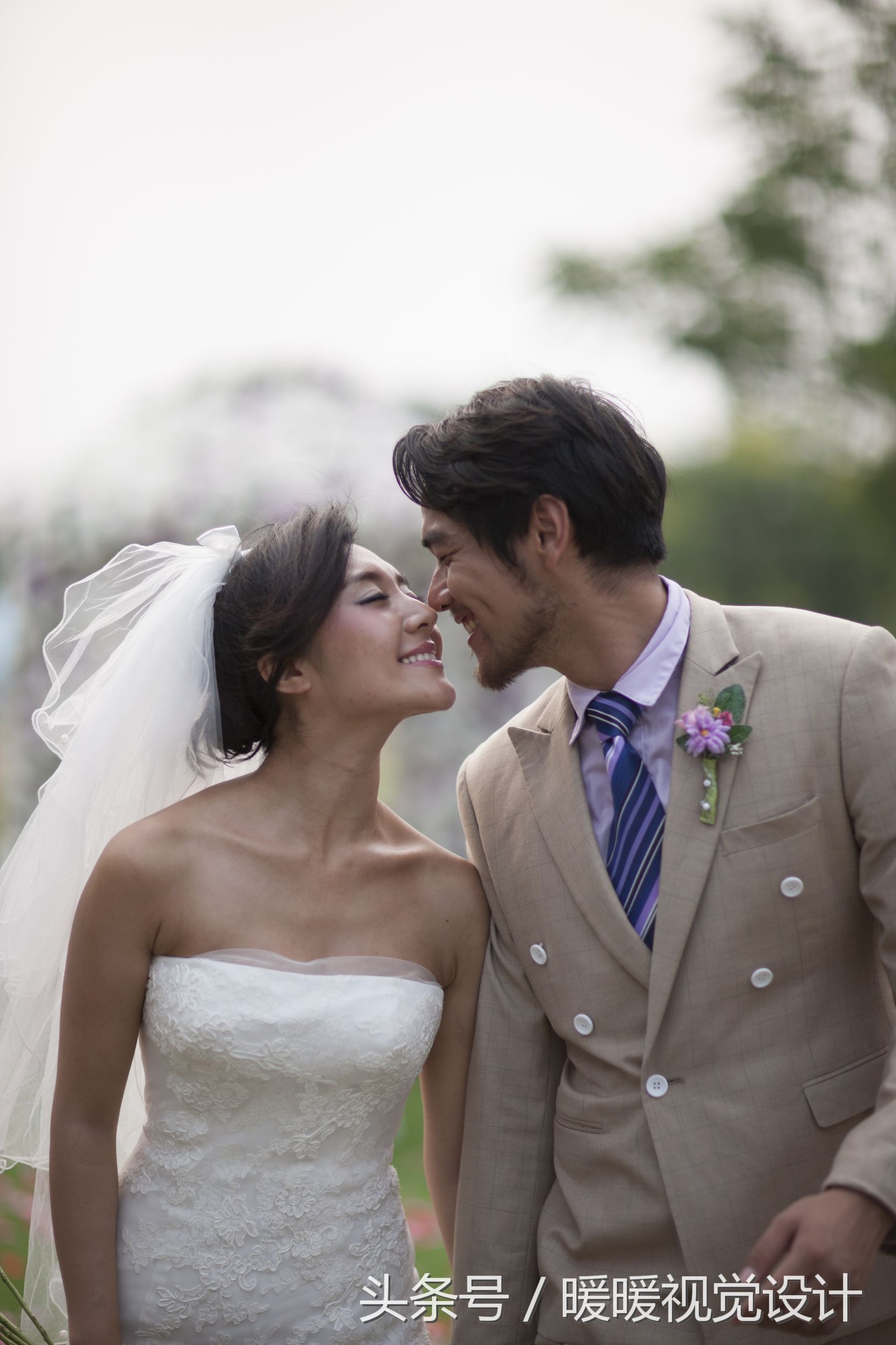 ps过曝效果图处理,灰色背景婚纱照后期调色教程