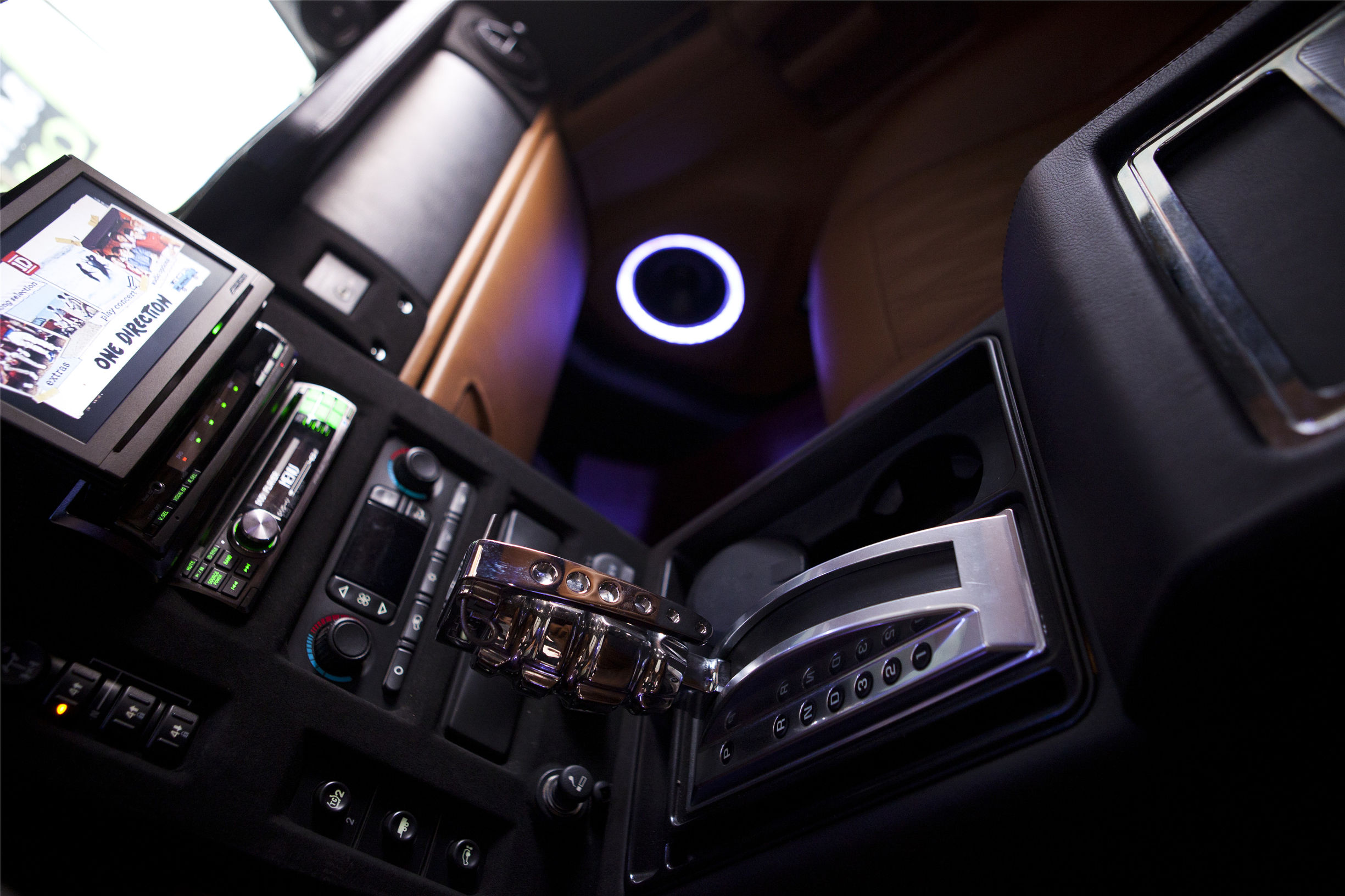 h2悍马爆改,悍马h2国外顶级改装