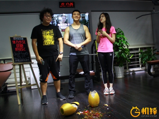 器械强势压砸畅玩5C遭暴虐仍完好无损