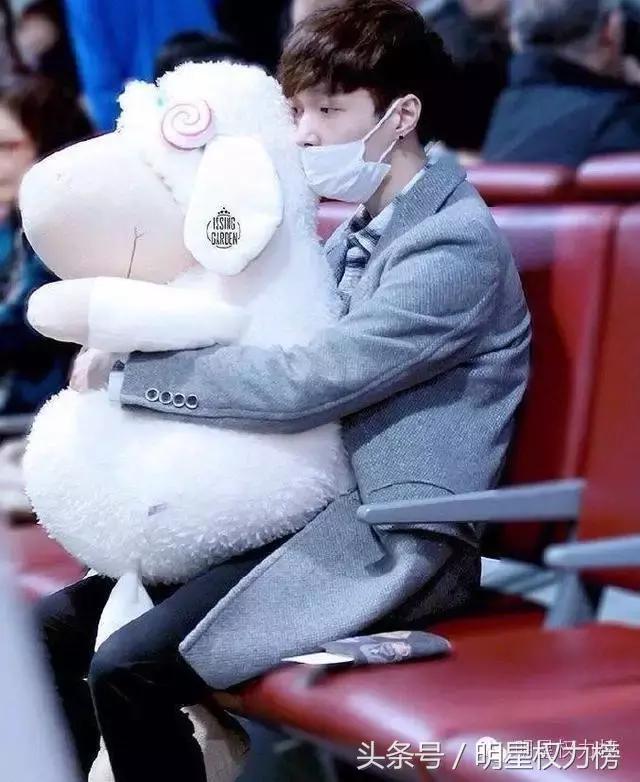 实拍偶遇陈伟霆赵丽颖张艺兴,赵丽颖陈伟霆卡通