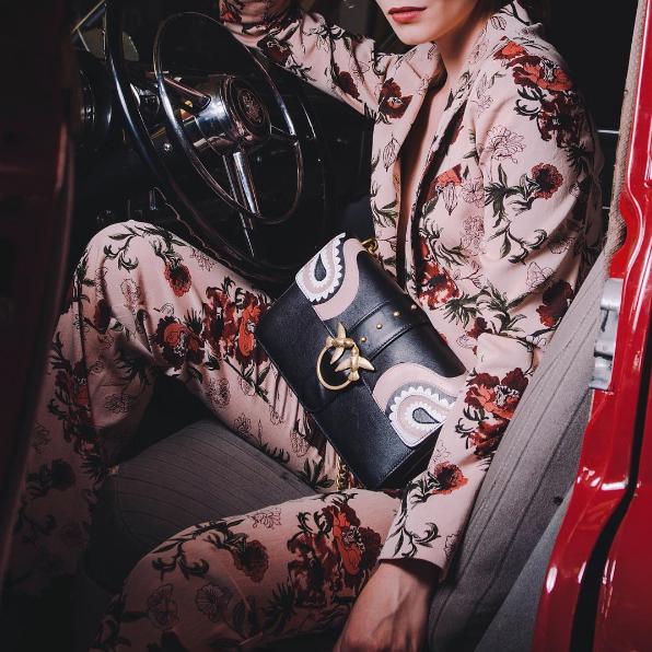 今年火爆的酒神包,复古红酒神包