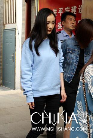 李小璐粉红色卫衣,李小璐卫衣穿搭