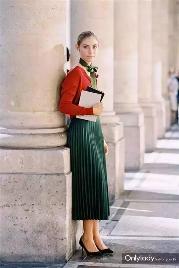 2020年流行色太蓝了附配色表,时尚配色什么颜色好看