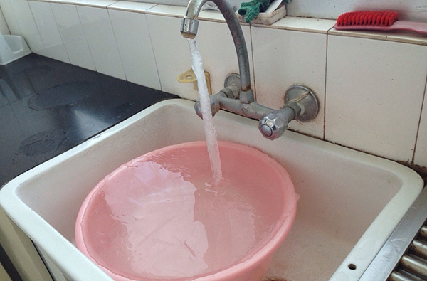 给水管冻住了怎么解决,有什么方法防止水管冻住