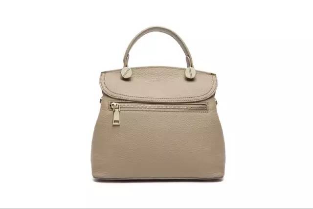 这些大容量包包简单又好看,这些包包不贵却比大牌还好看