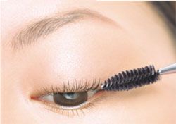 接睫毛后怎么清洗分泌物,为什么接的睫毛脏脏的