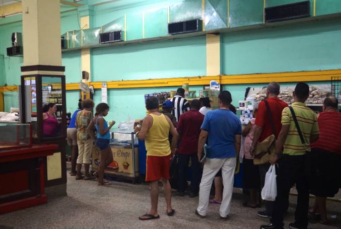 在古巴,1个人1个月只能有5个鸡蛋