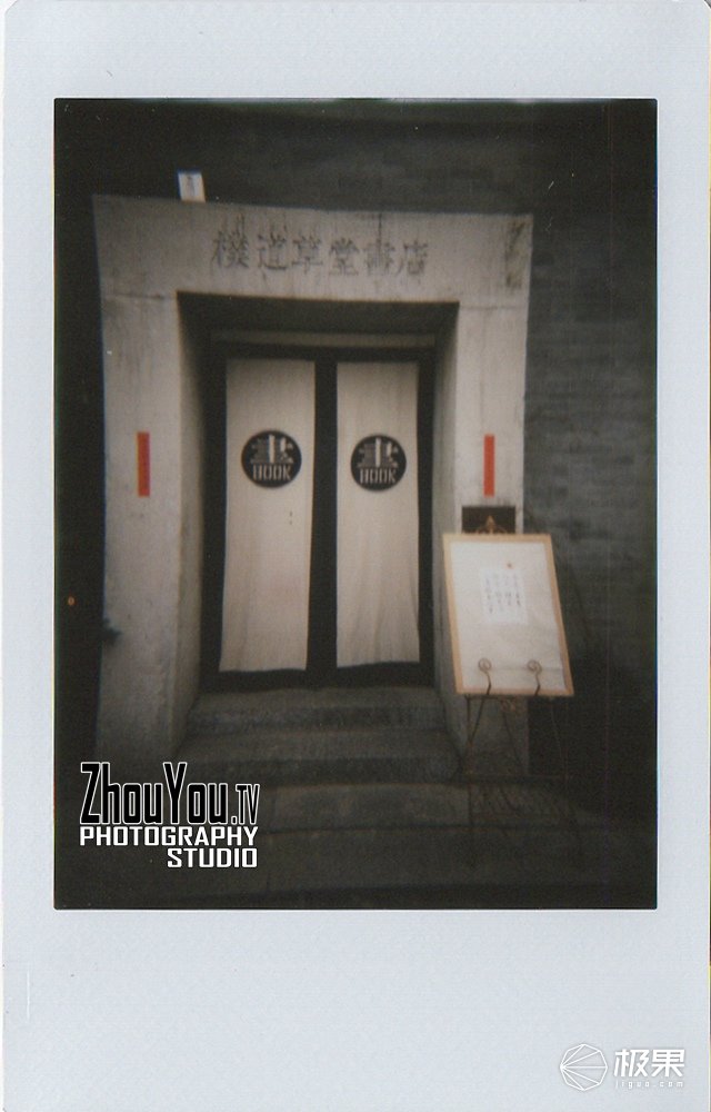 高级摄影师拍摄技巧实例,怎么用手机拍出拍立得的高级照片