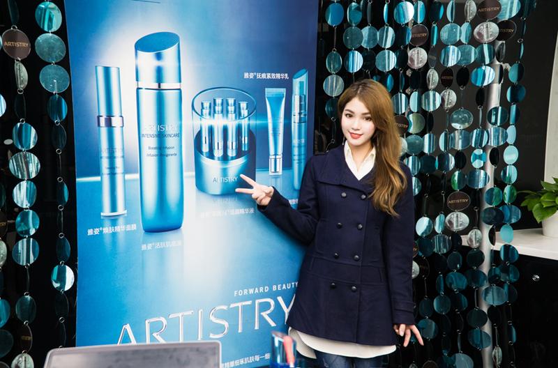 美妆达人悦小舞：带你体验雅姿活肤肌底液