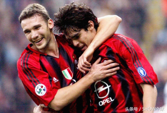 这个让人厌恶的政客，为何赢得了圣西罗巨型横幅的致敬？