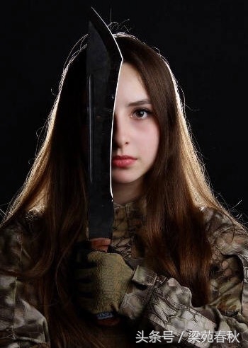 不爱红妆爱武装，俄罗斯军品范儿的萌妹子！