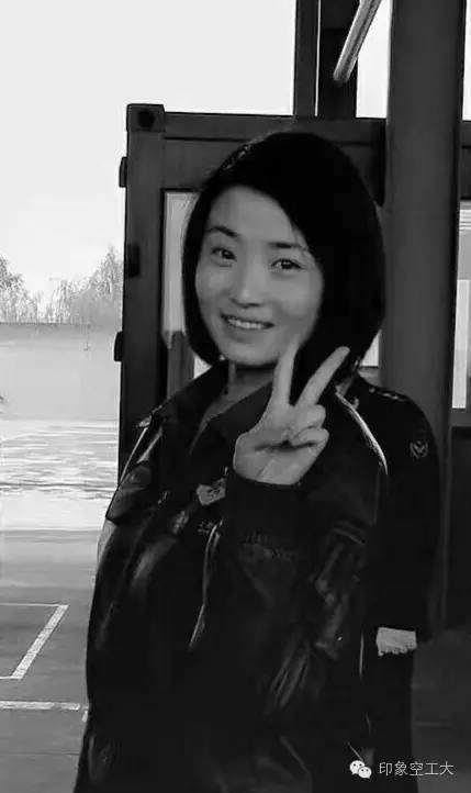 金孔雀故乡弹唱,金孔雀魂归故里群众自发来送别