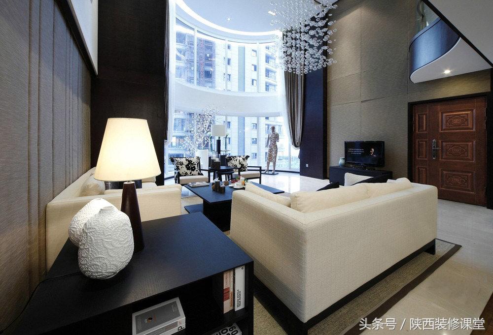 大面积复式样板房,一套精装样板房即将落地